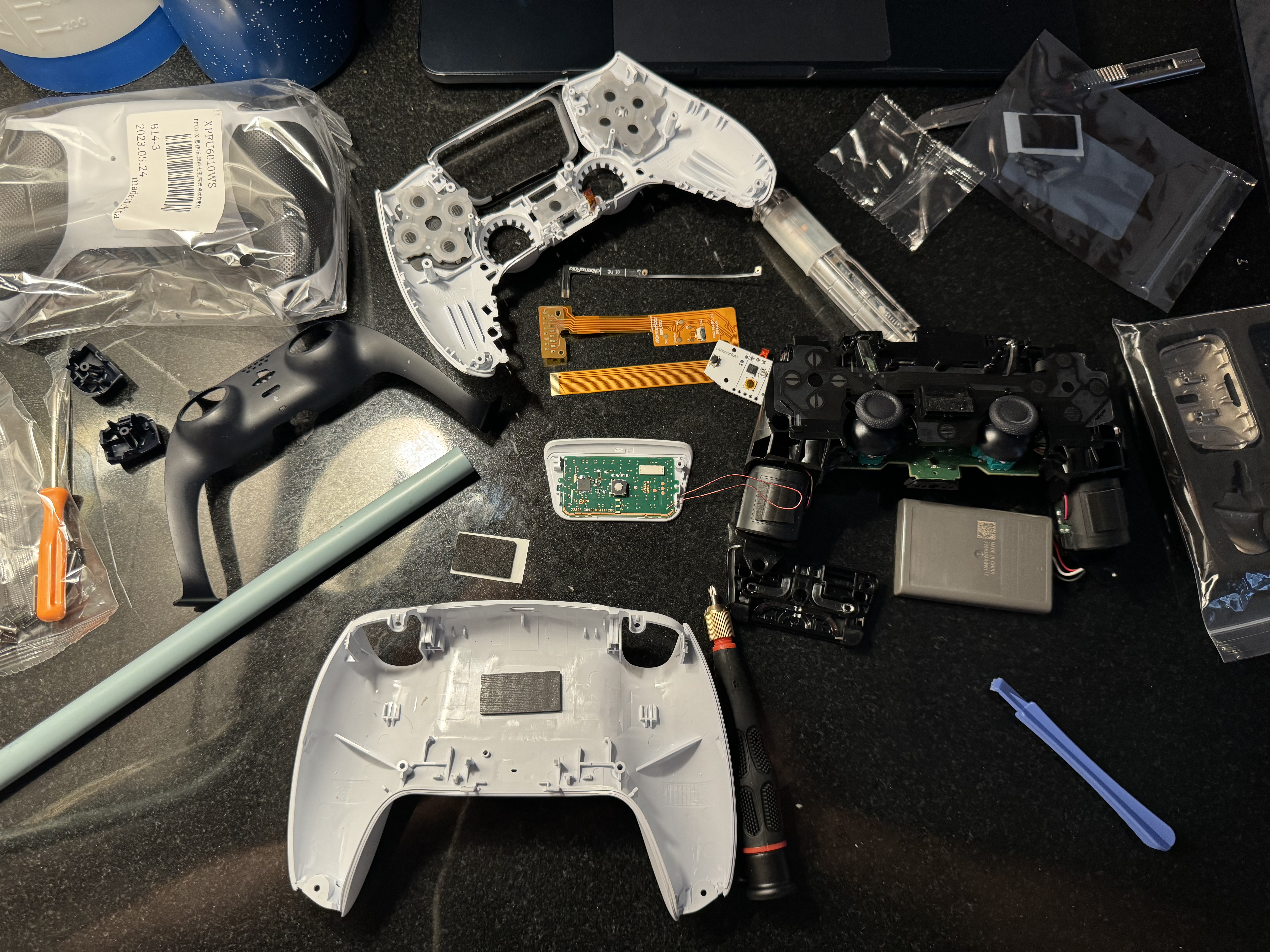 What's inside the PS5 Dualsense Edge? How to Open / Disassemble 