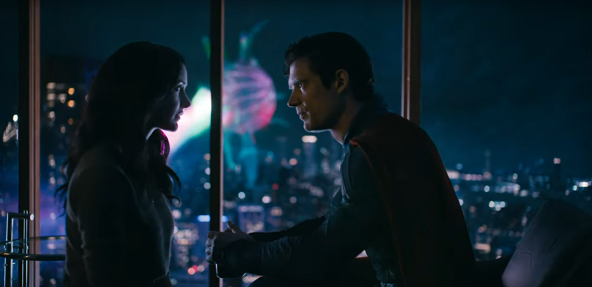 Superman and Lois Lane looking at each other against the backdrop of Metropolis