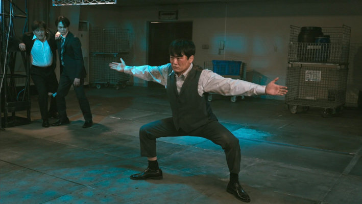 Kiss or Die's Genkidan Hitori doing a Sumo dance.